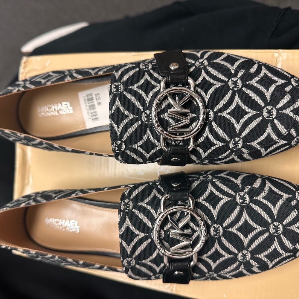 Michael Kors Black and White Flats size 7m - Picture 6 of 6